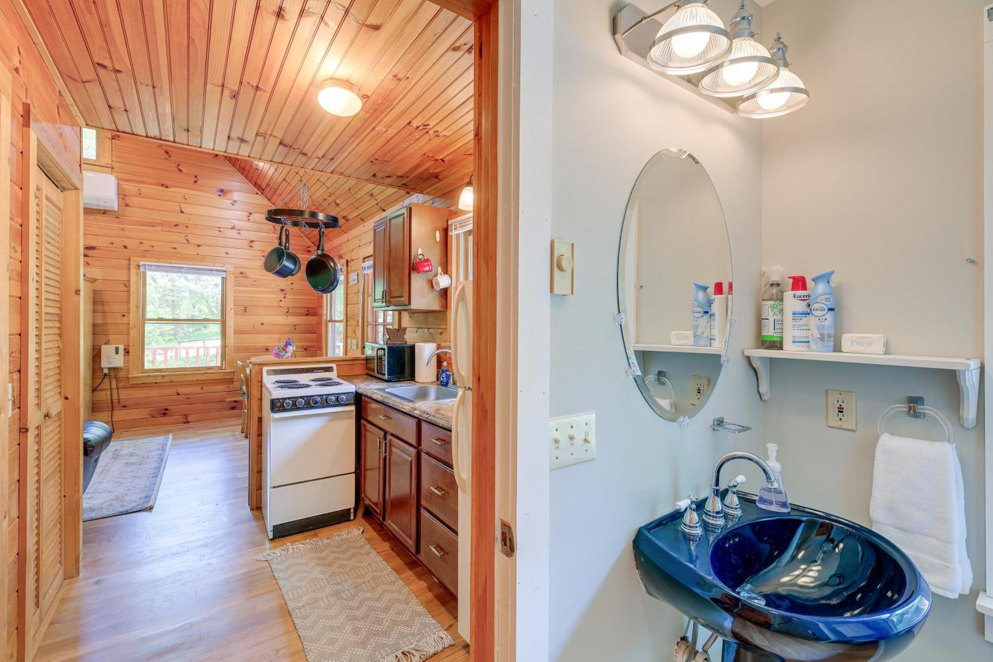 Quaint Blue Ridge Cabin Rental With On-Site Stream! Sparta Zewnętrze zdjęcie