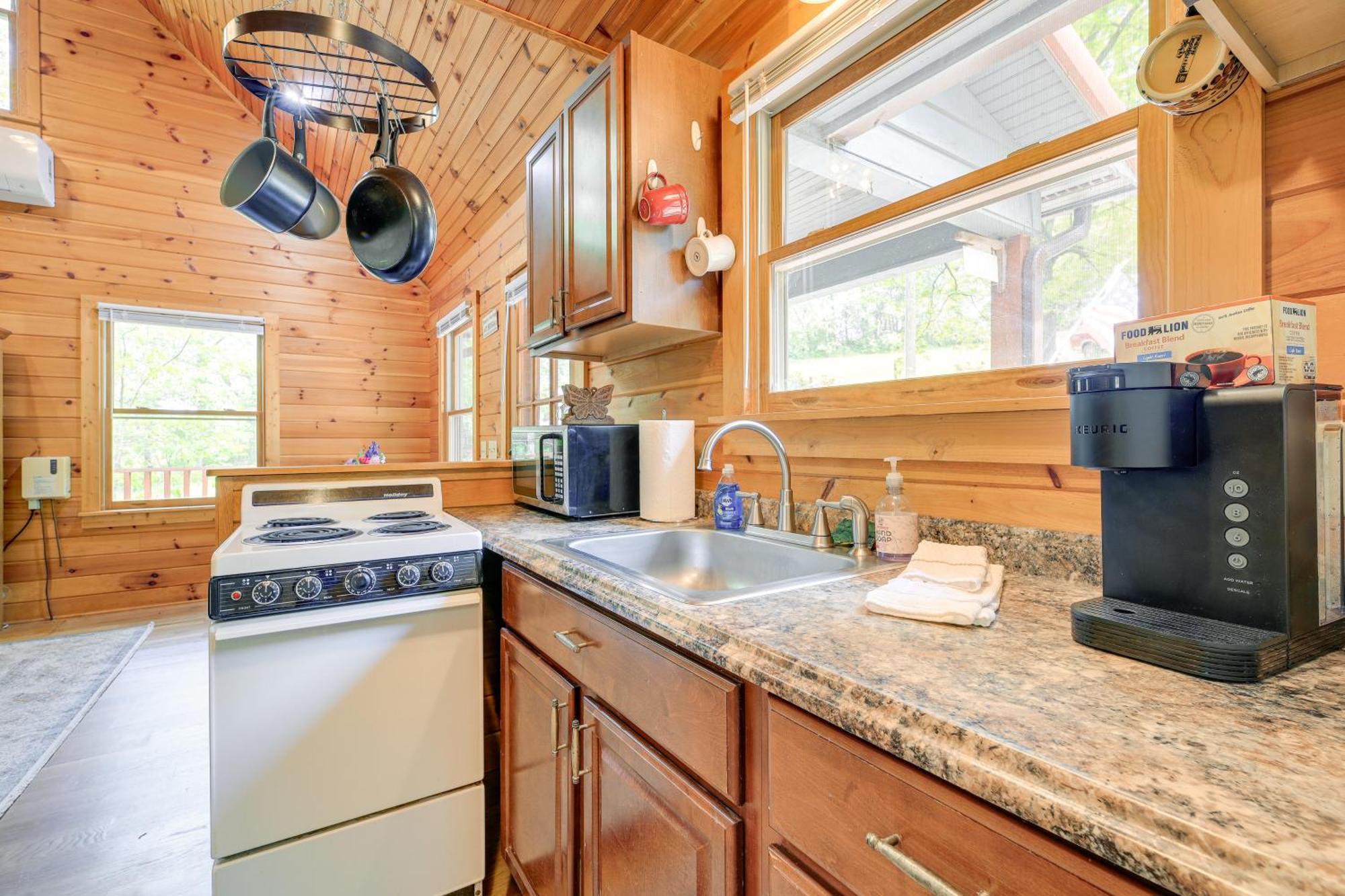 Quaint Blue Ridge Cabin Rental With On-Site Stream! Sparta Zewnętrze zdjęcie